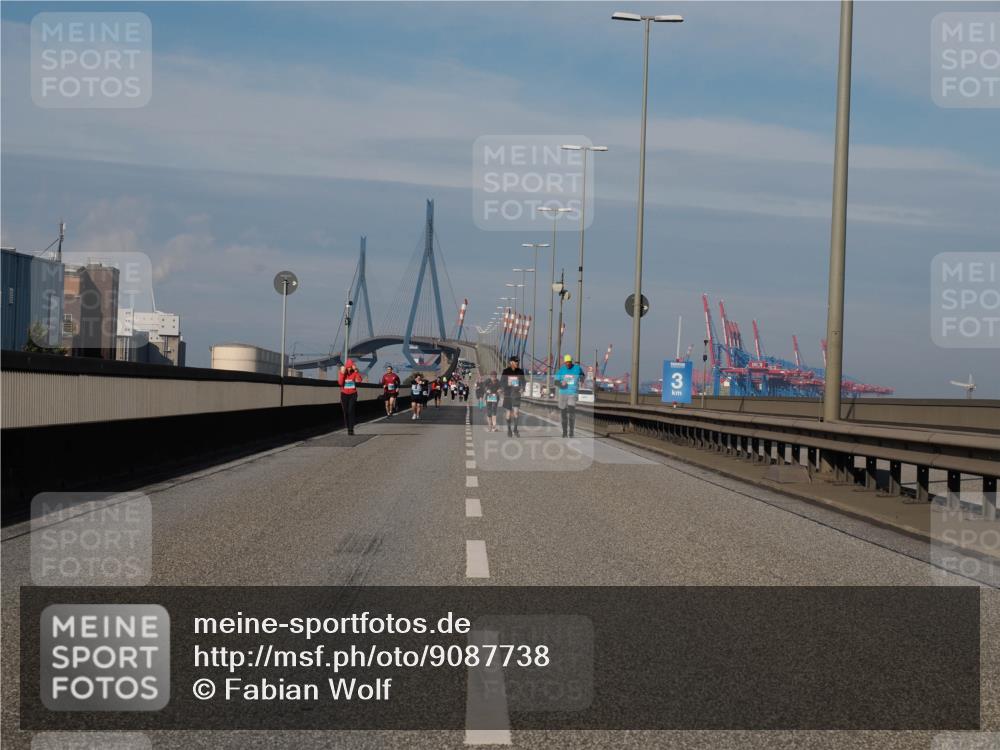 03.10.2025 - Köhlbrandbrückenlauf Fabian Wolf http://msf.ph/oto/9087738 03.10.2025 10:23:46 Position 3 3 meine-sportfotos.de