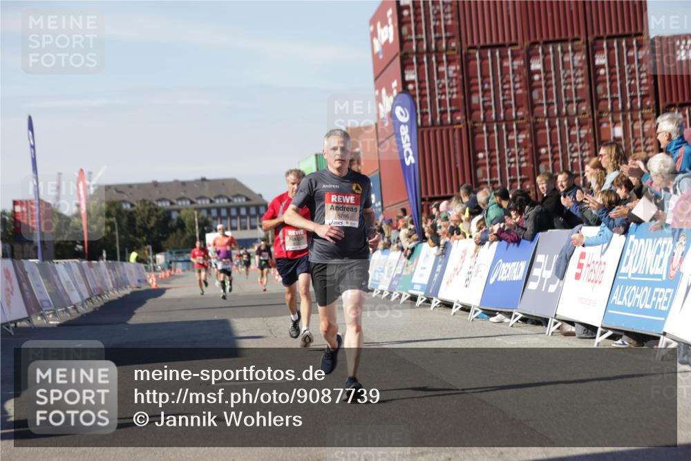 03.10.2025 - Köhlbrandbrückenlauf Jannik Wohlers http://msf.ph/oto/9087739 03.10.2025 12:53:17 Ziel 4142, 5786, 6333 meine-sportfotos.de