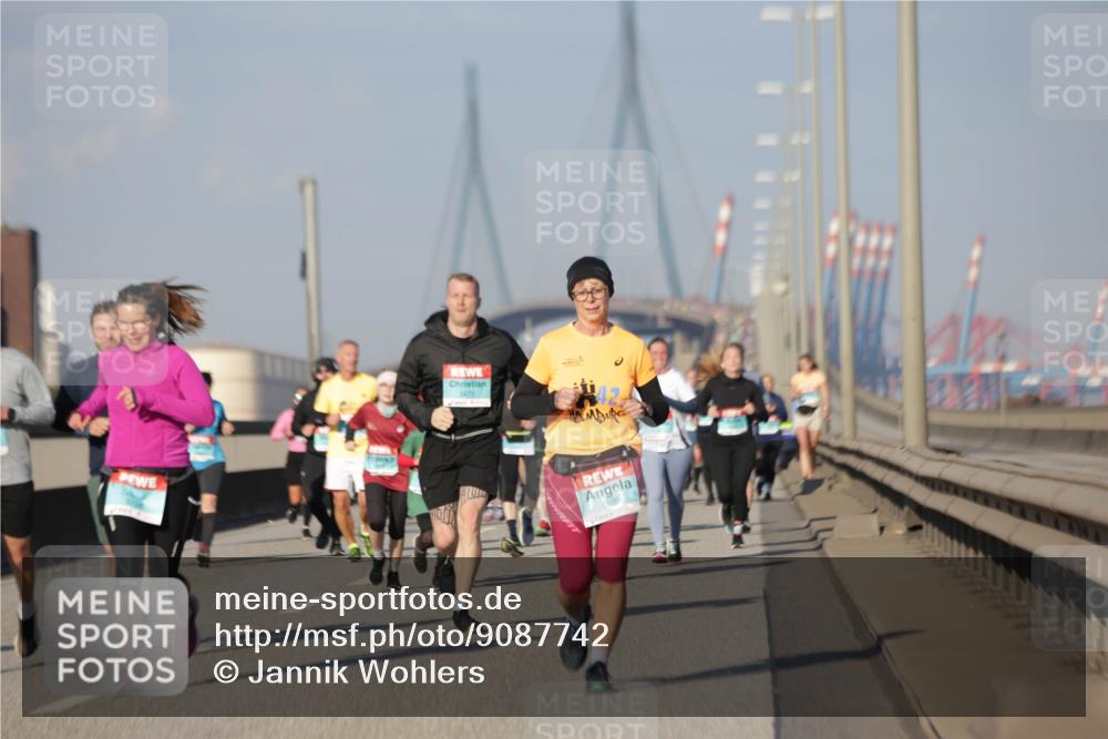 03.10.2025 - Köhlbrandbrückenlauf Jannik Wohlers http://msf.ph/oto/9087742 03.10.2025 09:57:53 Position 3 3473, 142, 1598 meine-sportfotos.de