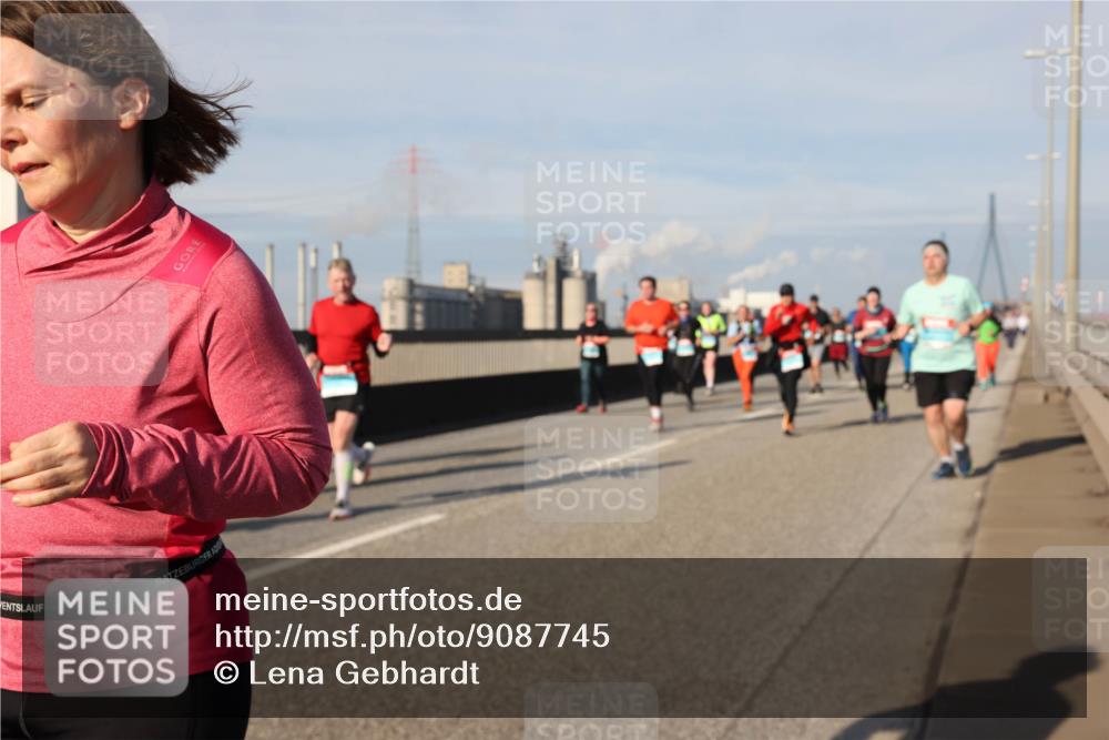 03.10.2025 - Köhlbrandbrückenlauf Lena Gebhardt http://msf.ph/oto/9087745 03.10.2025 10:06:27 Position 2  meine-sportfotos.de