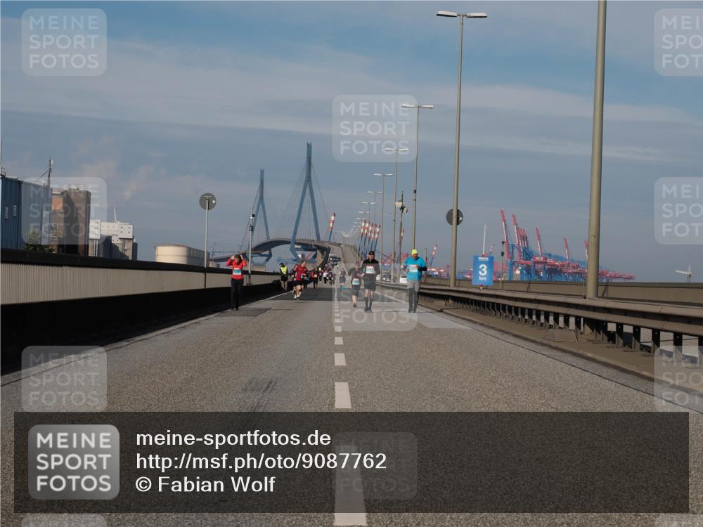 03.10.2025 - Köhlbrandbrückenlauf Fabian Wolf http://msf.ph/oto/9087762 03.10.2025 10:23:48 Position 3 3 meine-sportfotos.de