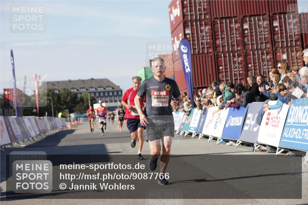 03.10.2025 - Köhlbrandbrückenlauf Jannik Wohlers http://msf.ph/oto/9087766 03.10.2025 12:53:17 Ziel 4142, 5786, 6333 meine-sportfotos.de