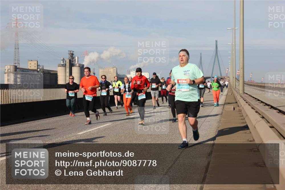 03.10.2025 - Köhlbrandbrückenlauf Lena Gebhardt http://msf.ph/oto/9087778 03.10.2025 10:06:27 Position 2 3614 meine-sportfotos.de