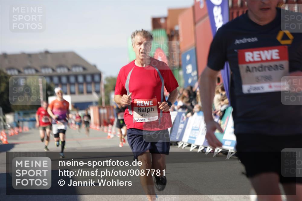 03.10.2025 - Köhlbrandbrückenlauf Jannik Wohlers http://msf.ph/oto/9087781 03.10.2025 12:53:18 Ziel 4142, 5786, 6333 meine-sportfotos.de