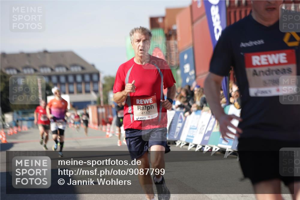 03.10.2025 - Köhlbrandbrückenlauf Jannik Wohlers http://msf.ph/oto/9087799 03.10.2025 12:53:18 Ziel 4142, 5786, 6333 meine-sportfotos.de