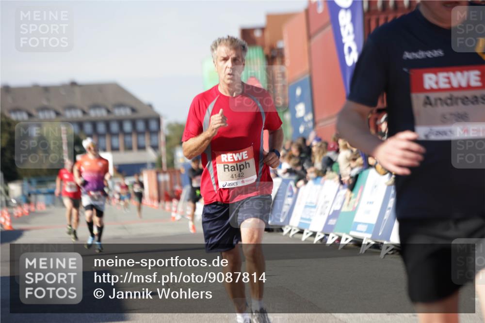 03.10.2025 - Köhlbrandbrückenlauf Jannik Wohlers http://msf.ph/oto/9087814 03.10.2025 12:53:18 Ziel 4142, 5786, 6333 meine-sportfotos.de