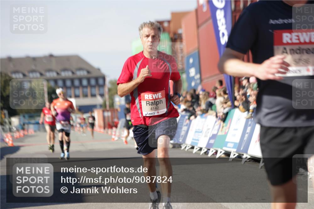 03.10.2025 - Köhlbrandbrückenlauf Jannik Wohlers http://msf.ph/oto/9087824 03.10.2025 12:53:18 Ziel 4142, 5786, 6333 meine-sportfotos.de