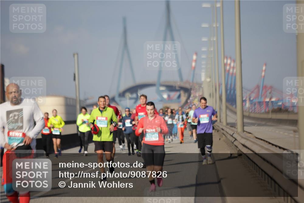 03.10.2025 - Köhlbrandbrückenlauf Jannik Wohlers http://msf.ph/oto/9087826 03.10.2025 10:08:35 Position 3 1863 meine-sportfotos.de