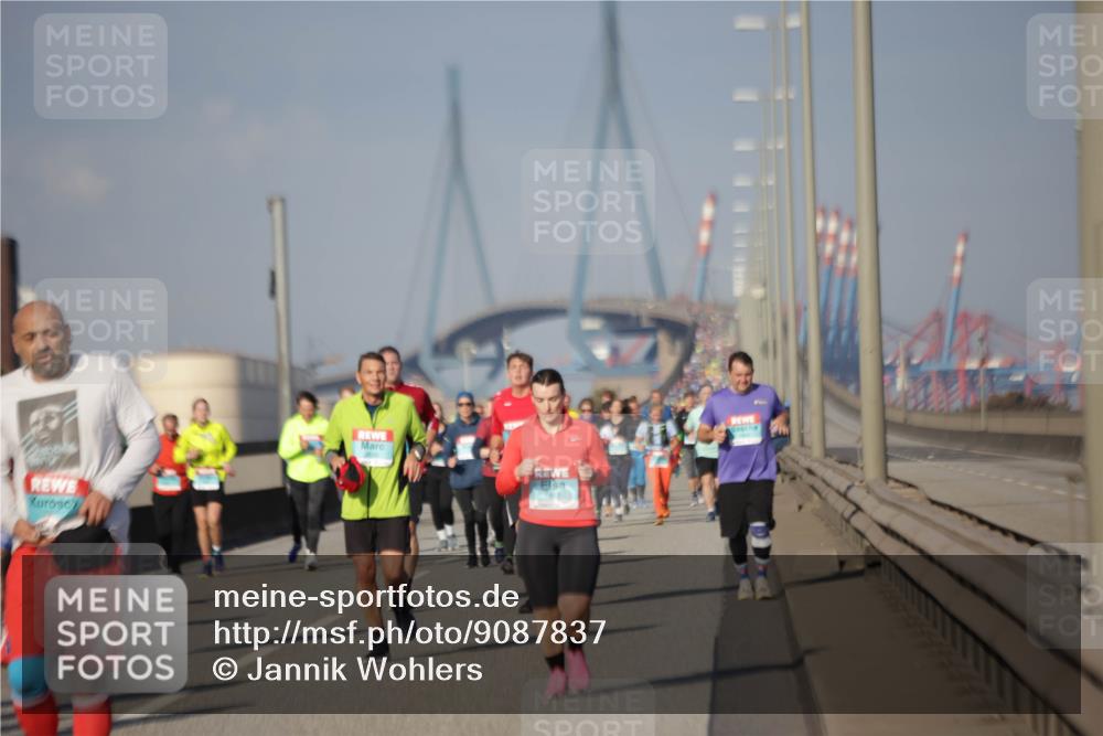 03.10.2025 - Köhlbrandbrückenlauf Jannik Wohlers http://msf.ph/oto/9087837 03.10.2025 10:08:35 Position 3 1863 meine-sportfotos.de