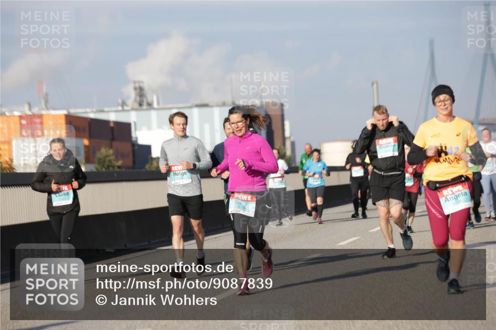 03.10.2025 - Köhlbrandbrückenlauf Jannik Wohlers http://msf.ph/oto/9087839 03.10.2025 09:57:55 Position 3 1108, 3798 meine-sportfotos.de