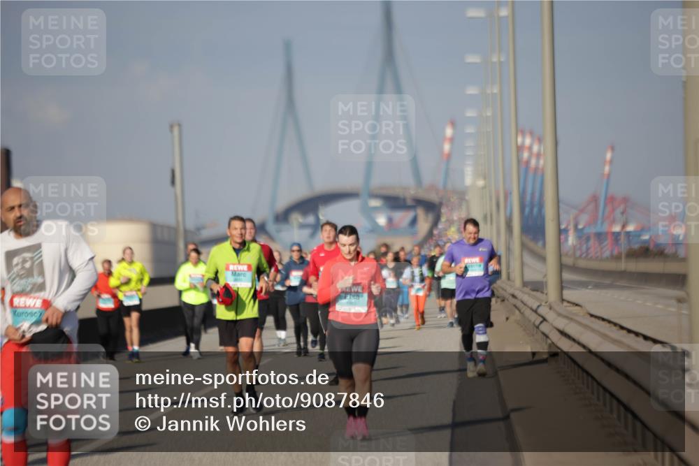 03.10.2025 - Köhlbrandbrückenlauf Jannik Wohlers http://msf.ph/oto/9087846 03.10.2025 10:08:35 Position 3 1863 meine-sportfotos.de