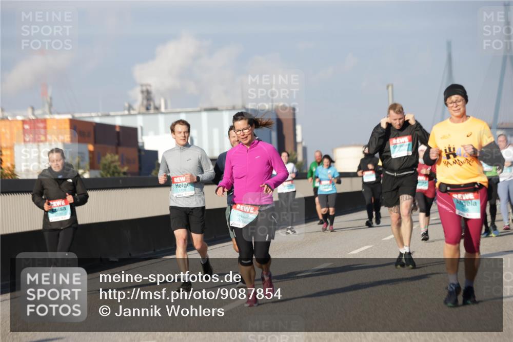 03.10.2025 - Köhlbrandbrückenlauf Jannik Wohlers http://msf.ph/oto/9087854 03.10.2025 09:57:55 Position 3 1108, 3798 meine-sportfotos.de