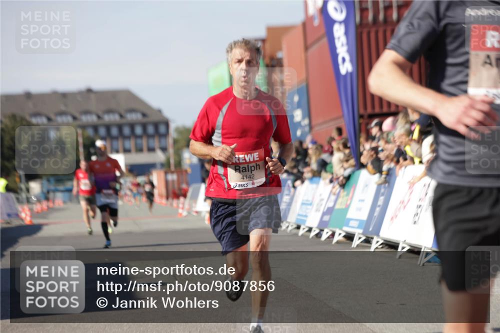 03.10.2025 - Köhlbrandbrückenlauf Jannik Wohlers http://msf.ph/oto/9087856 03.10.2025 12:53:18 Ziel 4142, 5786, 6333 meine-sportfotos.de
