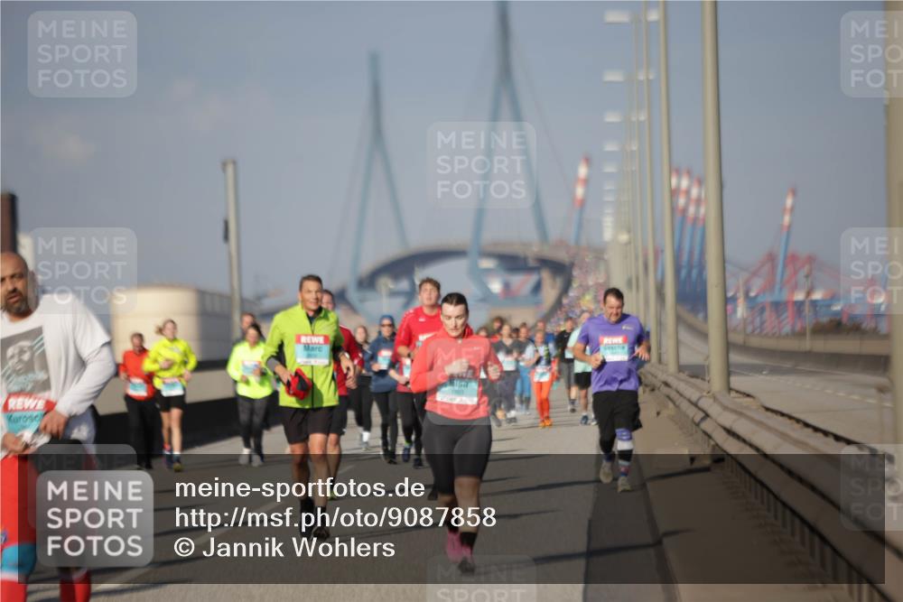 03.10.2025 - Köhlbrandbrückenlauf Jannik Wohlers http://msf.ph/oto/9087858 03.10.2025 10:08:35 Position 3 1863 meine-sportfotos.de