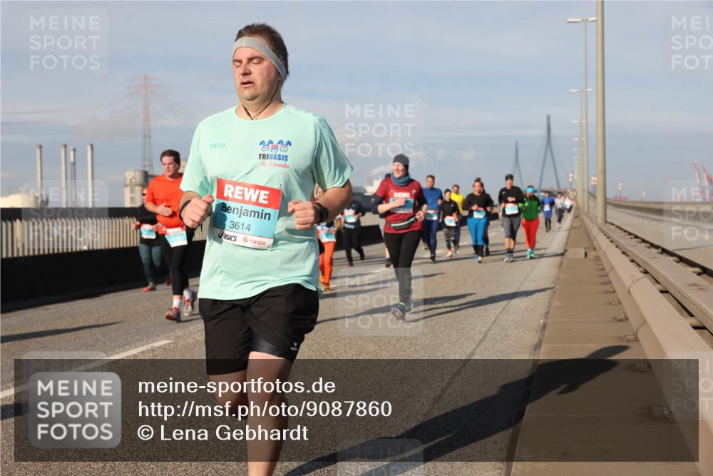 03.10.2025 - Köhlbrandbrückenlauf Lena Gebhardt http://msf.ph/oto/9087860 03.10.2025 10:06:29 Position 2 3614 meine-sportfotos.de