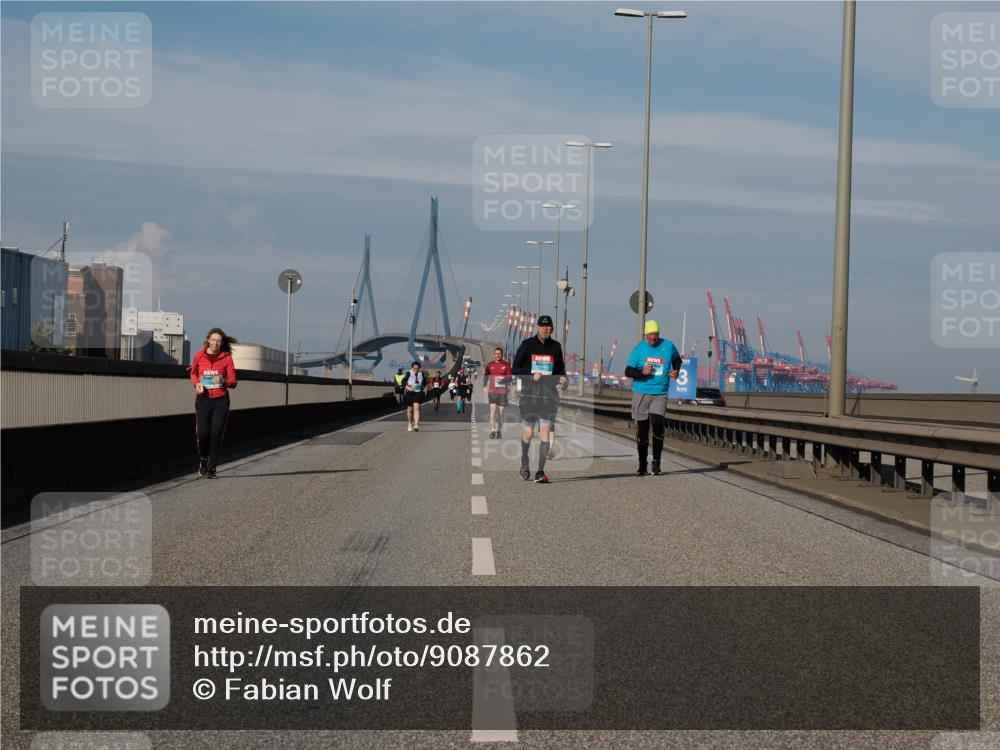 03.10.2025 - Köhlbrandbrückenlauf Fabian Wolf http://msf.ph/oto/9087862 03.10.2025 10:23:58 Position 3  meine-sportfotos.de