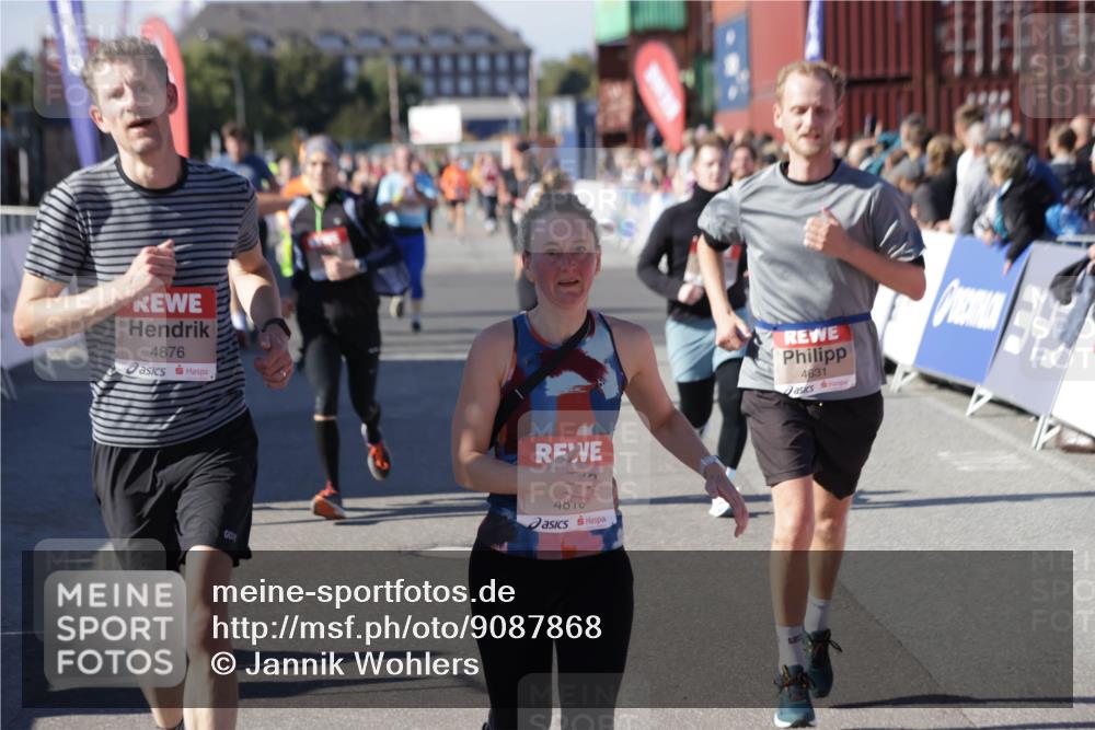 03.10.2025 - Köhlbrandbrückenlauf Jannik Wohlers http://msf.ph/oto/9087868 03.10.2025 13:19:09 Ziel 4143, 4630, 4631, 4632, 4676, 4690, 4727, 4816, 4876, 5027, 5449, 5858, 6088, 6117, 6127, 6475, 6573 meine-sportfotos.de