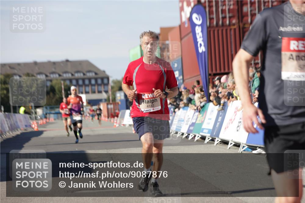 03.10.2025 - Köhlbrandbrückenlauf Jannik Wohlers http://msf.ph/oto/9087876 03.10.2025 12:53:18 Ziel 4142, 5786, 6333 meine-sportfotos.de