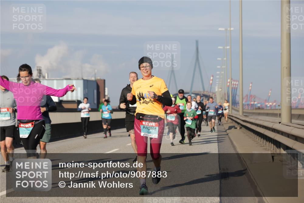 03.10.2025 - Köhlbrandbrückenlauf Jannik Wohlers http://msf.ph/oto/9087883 03.10.2025 09:57:57 Position 3 1108, 379, 1598 meine-sportfotos.de