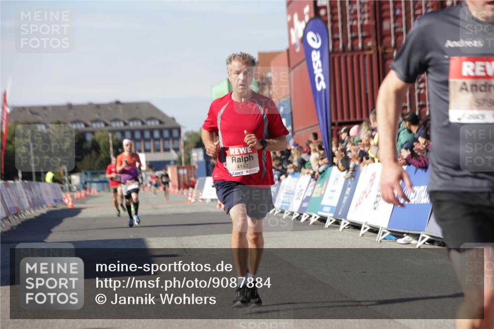 03.10.2025 - Köhlbrandbrückenlauf Jannik Wohlers http://msf.ph/oto/9087884 03.10.2025 12:53:18 Ziel 4142, 5786, 6333 meine-sportfotos.de