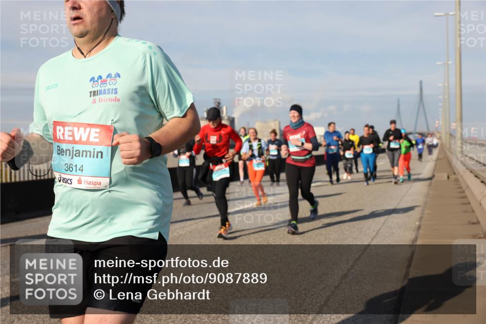 03.10.2025 - Köhlbrandbrückenlauf Lena Gebhardt http://msf.ph/oto/9087889 03.10.2025 10:06:29 Position 2 3614 meine-sportfotos.de