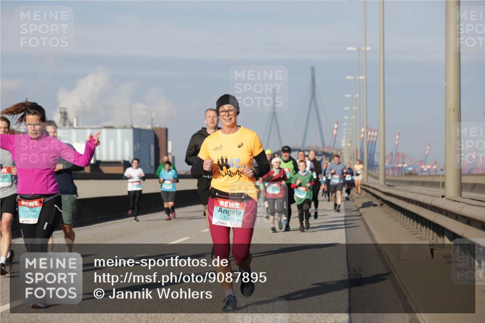 03.10.2025 - Köhlbrandbrückenlauf Jannik Wohlers http://msf.ph/oto/9087895 03.10.2025 09:57:57 Position 3 3798, 1598 meine-sportfotos.de