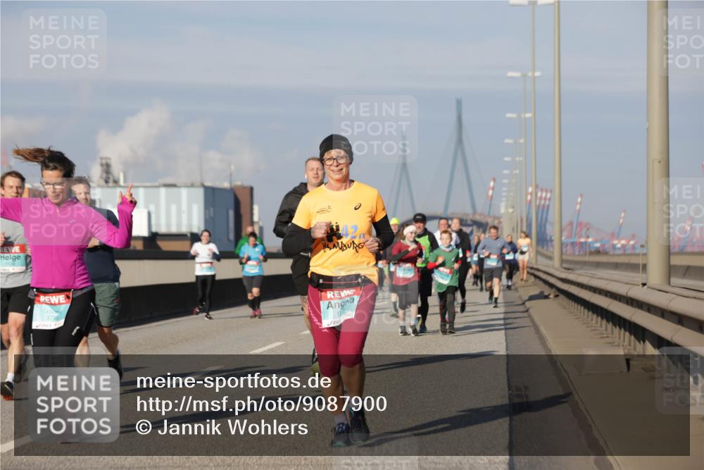 03.10.2025 - Köhlbrandbrückenlauf Jannik Wohlers http://msf.ph/oto/9087900 03.10.2025 09:57:57 Position 3 1108, 3798 meine-sportfotos.de