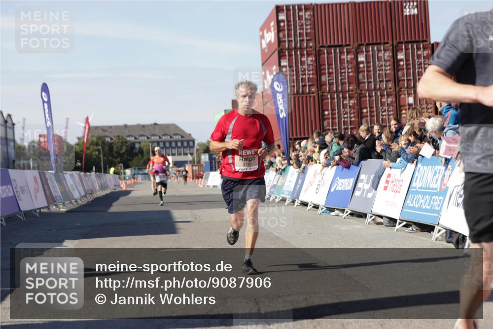 03.10.2025 - Köhlbrandbrückenlauf Jannik Wohlers http://msf.ph/oto/9087906 03.10.2025 12:53:19 Ziel 4029, 4142, 5786, 6333 meine-sportfotos.de