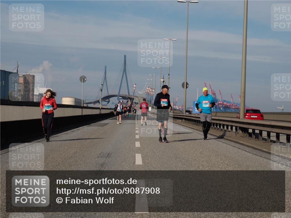 03.10.2025 - Köhlbrandbrückenlauf Fabian Wolf http://msf.ph/oto/9087908 03.10.2025 10:24:00 Position 3 69817 meine-sportfotos.de