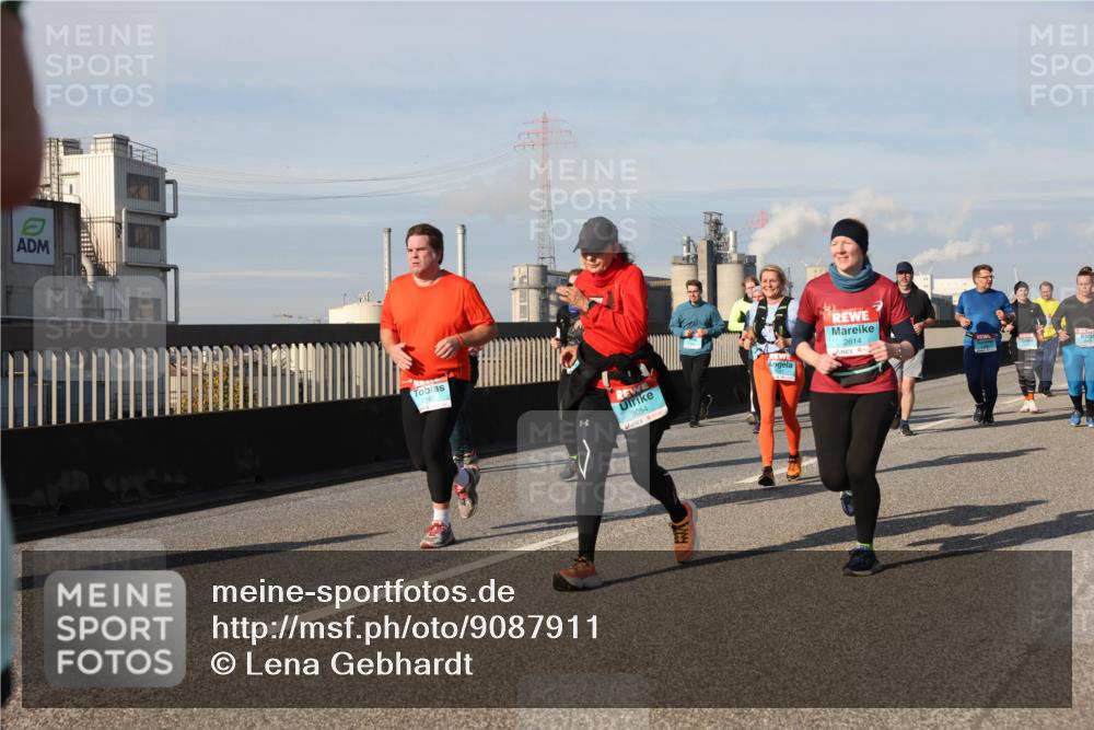 03.10.2025 - Köhlbrandbrückenlauf Lena Gebhardt http://msf.ph/oto/9087911 03.10.2025 10:06:30 Position 2 3054, 2614 meine-sportfotos.de