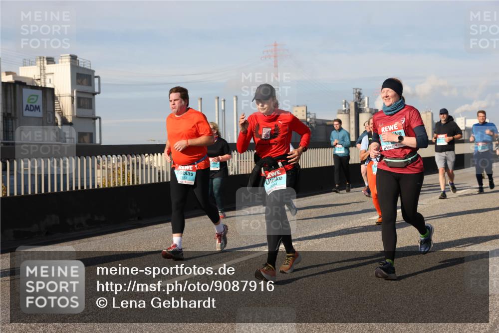 03.10.2025 - Köhlbrandbrückenlauf Lena Gebhardt http://msf.ph/oto/9087916 03.10.2025 10:06:30 Position 2 2163, 3054 meine-sportfotos.de