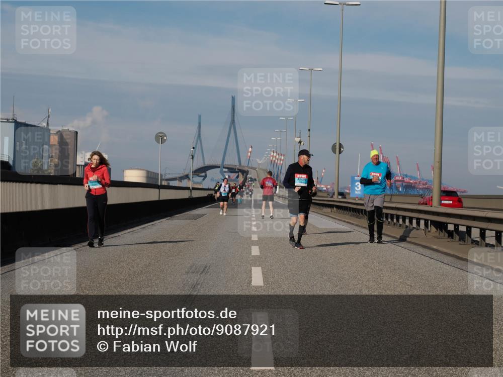 03.10.2025 - Köhlbrandbrückenlauf Fabian Wolf http://msf.ph/oto/9087921 03.10.2025 10:24:01 Position 3 9697 meine-sportfotos.de