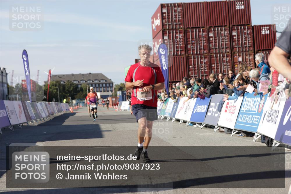 03.10.2025 - Köhlbrandbrückenlauf Jannik Wohlers http://msf.ph/oto/9087923 03.10.2025 12:53:19 Ziel 4029, 4142, 5786, 6333 meine-sportfotos.de