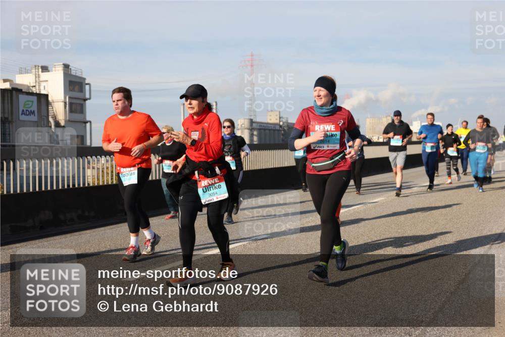 03.10.2025 - Köhlbrandbrückenlauf Lena Gebhardt http://msf.ph/oto/9087926 03.10.2025 10:06:30 Position 2 2163, 3054, 2614 meine-sportfotos.de