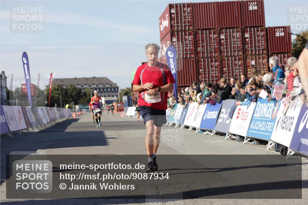 03.10.2025 - Köhlbrandbrückenlauf Jannik Wohlers http://msf.ph/oto/9087934 03.10.2025 12:53:19 Ziel 4029, 4142, 5786, 6333 meine-sportfotos.de