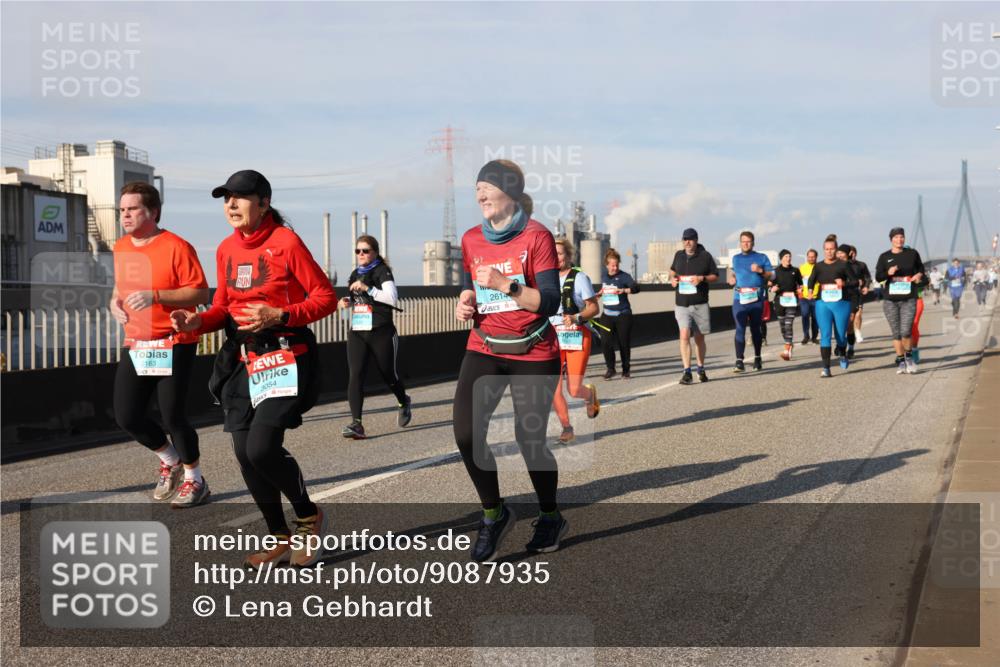 03.10.2025 - Köhlbrandbrückenlauf Lena Gebhardt http://msf.ph/oto/9087935 03.10.2025 10:06:31 Position 2 2163, 3054, 2614 meine-sportfotos.de