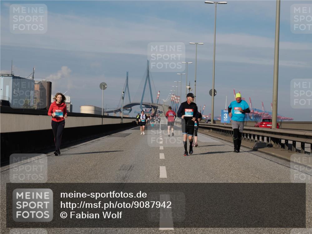 03.10.2025 - Köhlbrandbrückenlauf Fabian Wolf http://msf.ph/oto/9087942 03.10.2025 10:24:01 Position 3 3 meine-sportfotos.de
