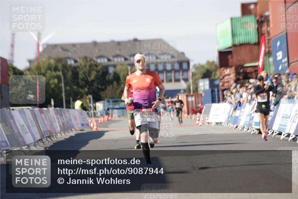 03.10.2025 - Köhlbrandbrückenlauf Jannik Wohlers http://msf.ph/oto/9087944 03.10.2025 12:53:22 Ziel 4029, 4142, 5786, 6333, 6656 meine-sportfotos.de