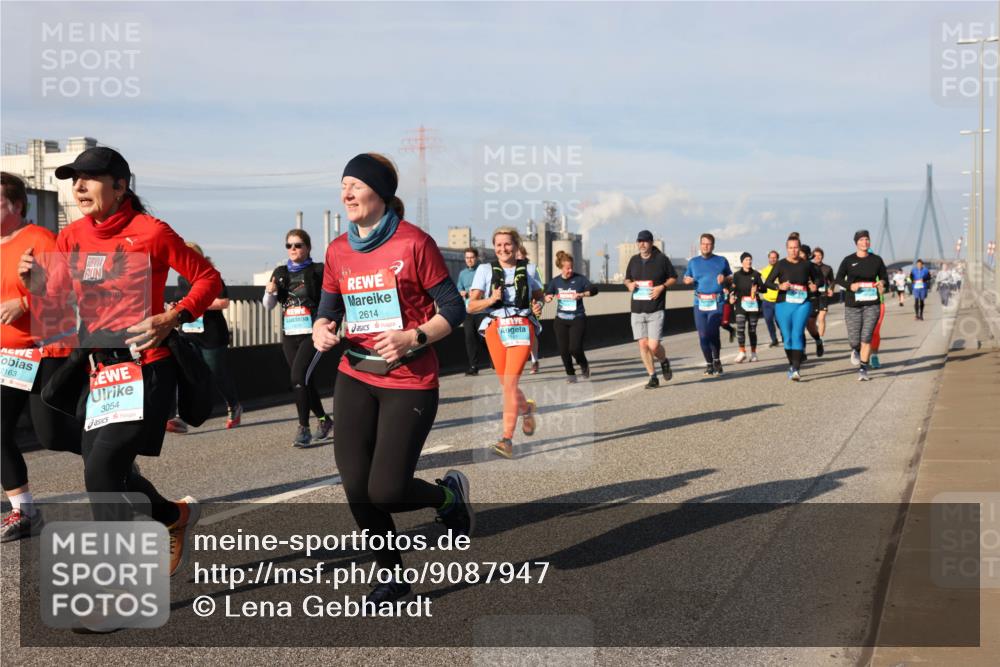 03.10.2025 - Köhlbrandbrückenlauf Lena Gebhardt http://msf.ph/oto/9087947 03.10.2025 10:06:31 Position 2 2163, 3054, 2614 meine-sportfotos.de