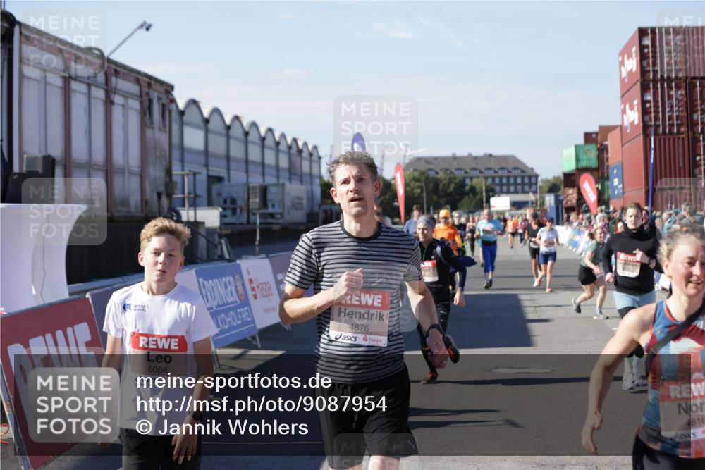 03.10.2025 - Köhlbrandbrückenlauf Jannik Wohlers http://msf.ph/oto/9087954 03.10.2025 13:19:10 Ziel 4143, 4630, 4631, 4632, 4676, 4690, 4727, 4816, 4828, 4876, 5027, 5449, 5853, 5858, 6088, 6117, 6127, 6475, 6573 meine-sportfotos.de