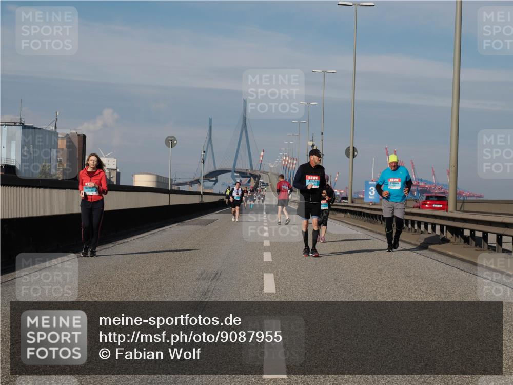 03.10.2025 - Köhlbrandbrückenlauf Fabian Wolf http://msf.ph/oto/9087955 03.10.2025 10:24:01 Position 3 3 meine-sportfotos.de