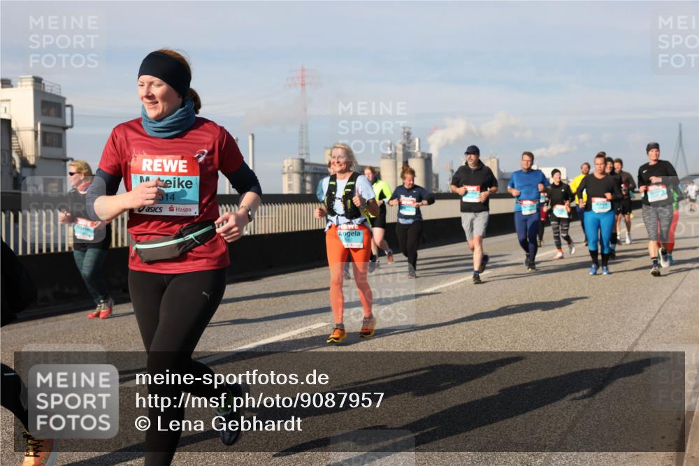 03.10.2025 - Köhlbrandbrückenlauf Lena Gebhardt http://msf.ph/oto/9087957 03.10.2025 10:06:31 Position 2 14 meine-sportfotos.de