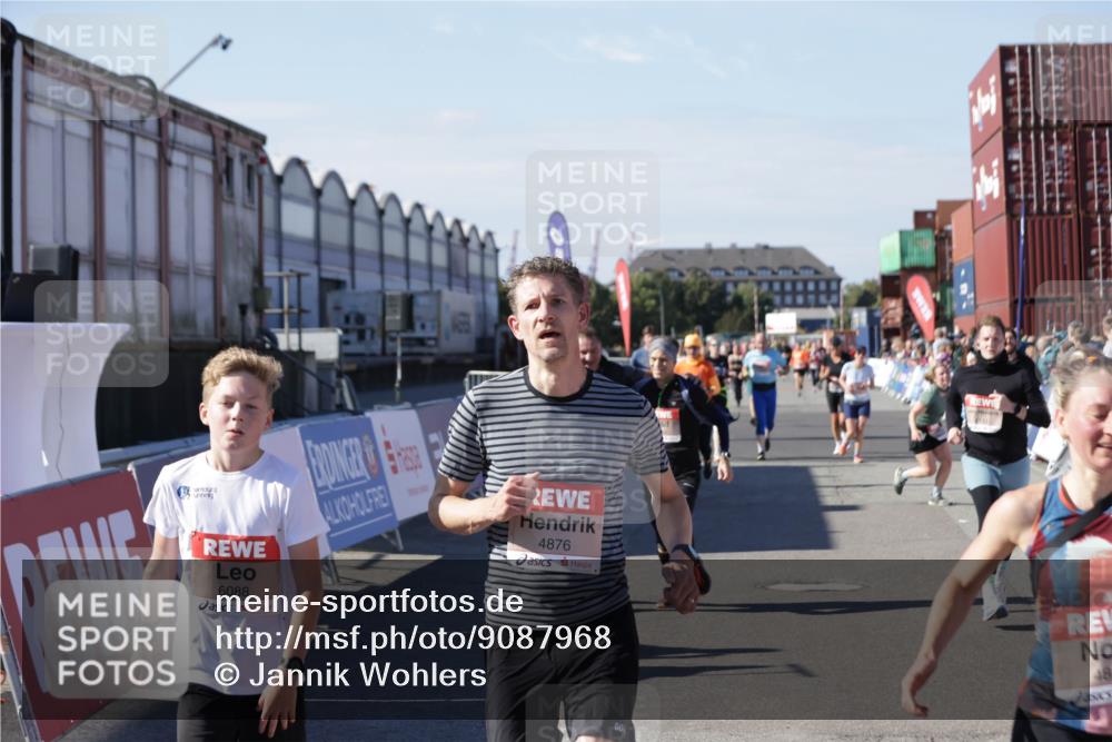03.10.2025 - Köhlbrandbrückenlauf Jannik Wohlers http://msf.ph/oto/9087968 03.10.2025 13:19:10 Ziel 4143, 4630, 4631, 4632, 4676, 4690, 4727, 4816, 4828, 4876, 5027, 5449, 5853, 5858, 6088, 6117, 6127, 6475, 6573 meine-sportfotos.de