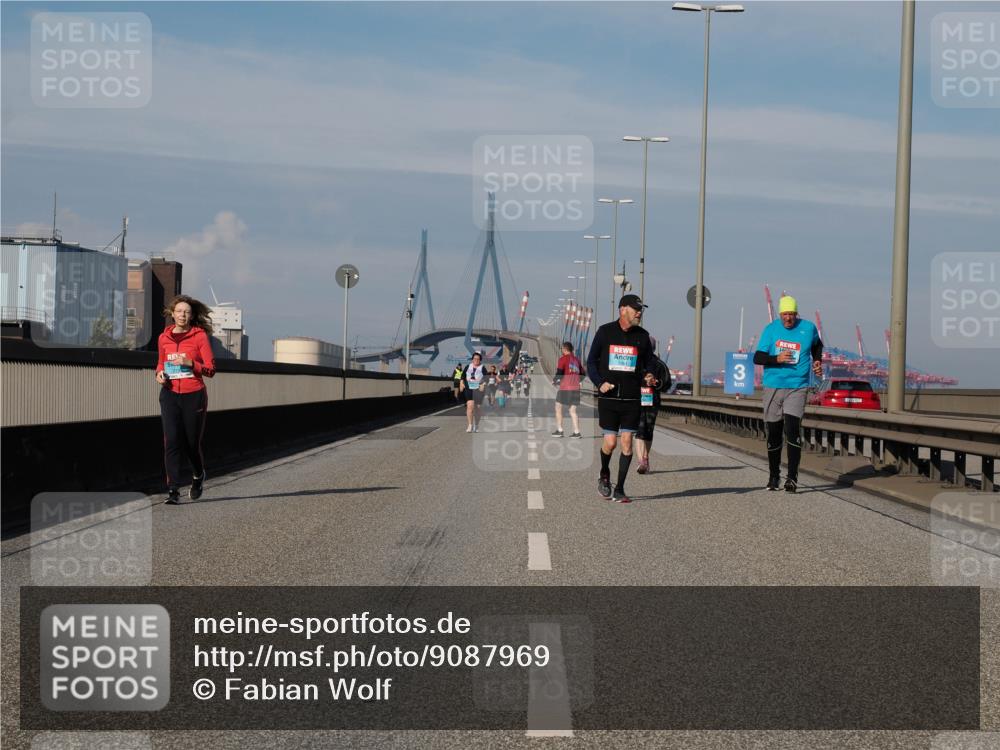 03.10.2025 - Köhlbrandbrückenlauf Fabian Wolf http://msf.ph/oto/9087969 03.10.2025 10:24:01 Position 3 3 meine-sportfotos.de