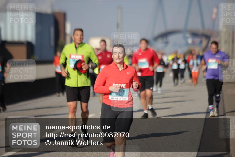 03.10.2025 - Köhlbrandbrückenlauf Jannik Wohlers http://msf.ph/oto/9087970 03.10.2025 10:08:40 Position 3 1863 meine-sportfotos.de