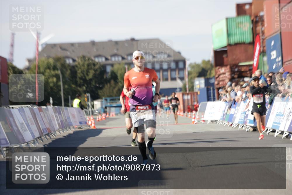 03.10.2025 - Köhlbrandbrückenlauf Jannik Wohlers http://msf.ph/oto/9087973 03.10.2025 12:53:22 Ziel 4029, 4142, 5786, 6333, 6656 meine-sportfotos.de