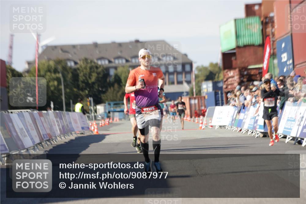 03.10.2025 - Köhlbrandbrückenlauf Jannik Wohlers http://msf.ph/oto/9087977 03.10.2025 12:53:22 Ziel 4029, 4142, 5786, 6333, 6656 meine-sportfotos.de