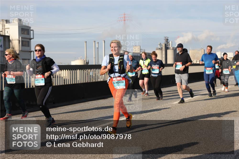 03.10.2025 - Köhlbrandbrückenlauf Lena Gebhardt http://msf.ph/oto/9087978 03.10.2025 10:06:32 Position 2 2280, 1579, 3161 meine-sportfotos.de