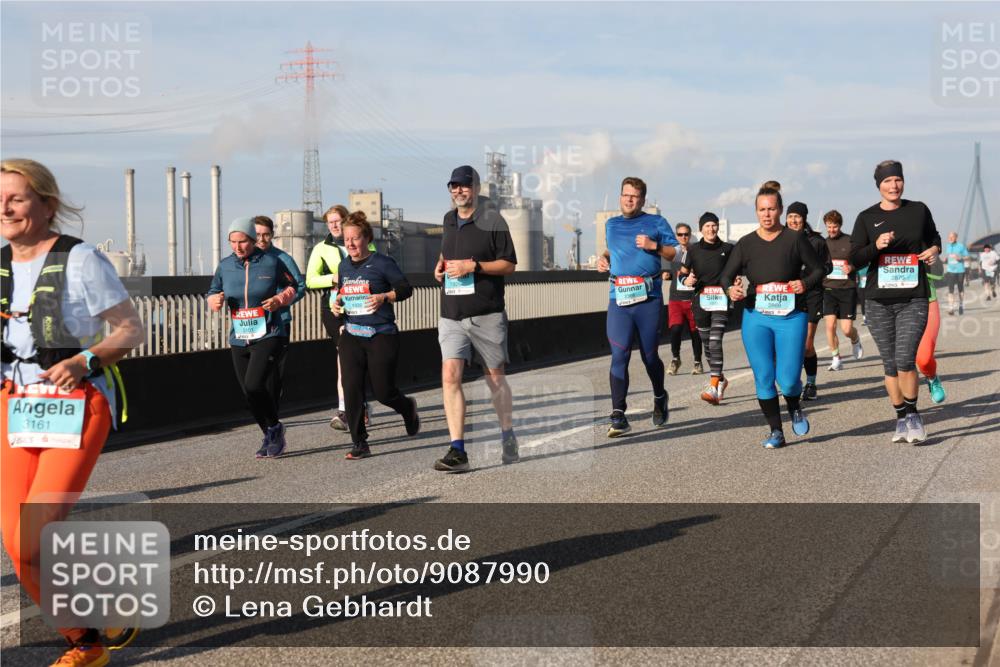 03.10.2025 - Köhlbrandbrückenlauf Lena Gebhardt http://msf.ph/oto/9087990 03.10.2025 10:06:32 Position 2 3161, 2870, 1926, 1935 meine-sportfotos.de