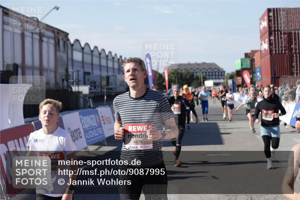 03.10.2025 - Köhlbrandbrückenlauf Jannik Wohlers http://msf.ph/oto/9087995 03.10.2025 13:19:10 Ziel 4143, 4630, 4631, 4632, 4676, 4690, 4727, 4816, 4828, 4876, 5027, 5449, 5853, 5858, 6088, 6117, 6127, 6475, 6573 meine-sportfotos.de